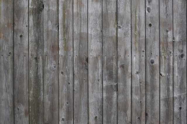 ウッドフェンス 色褪せ