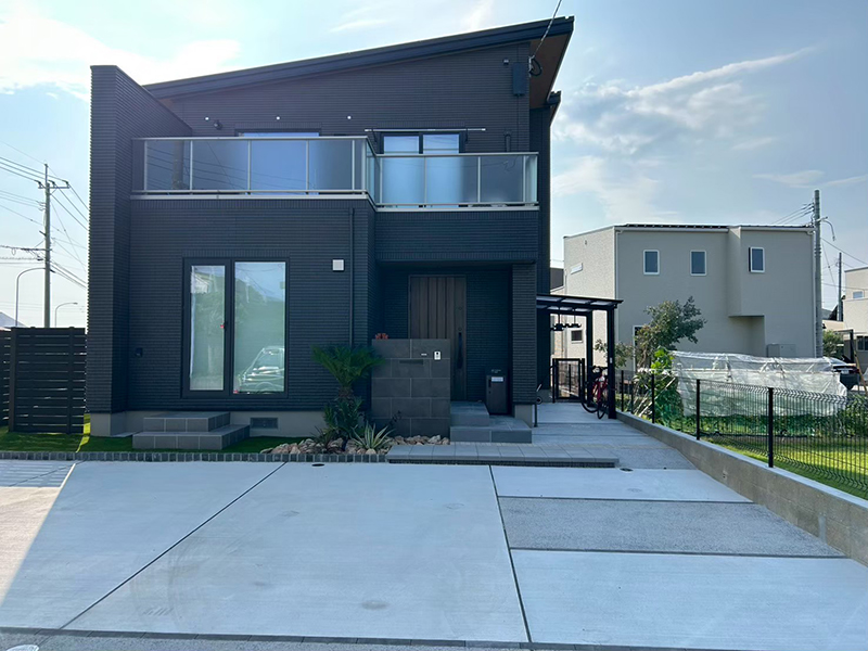 玄関前目隠し　施工事例