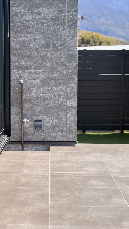 オシャレ外構　タイルテラス