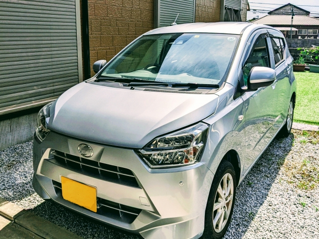 駐車場を砂利にしてタイヤが空回りした