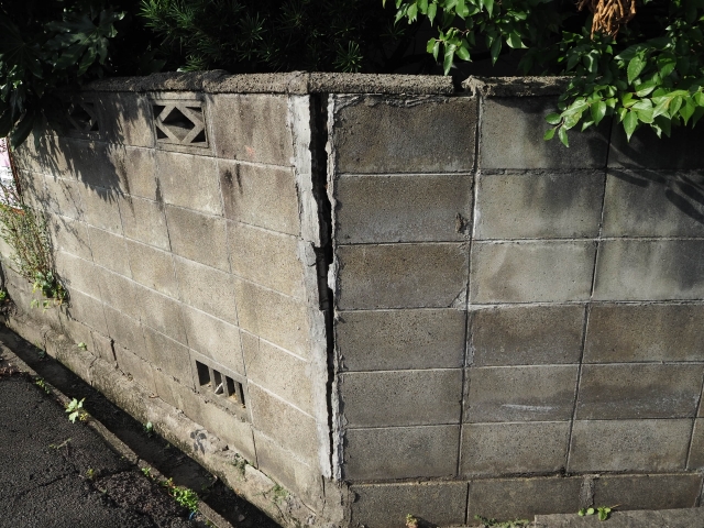 ブロック塀、倒壊、危険