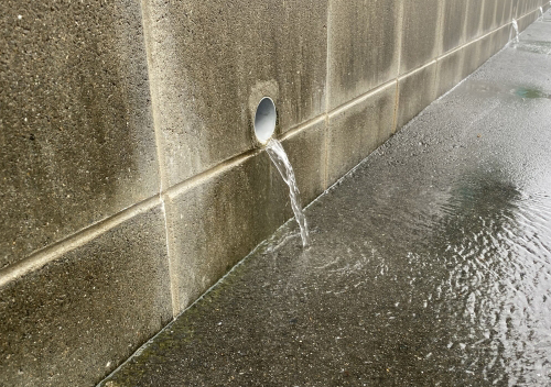 暗渠排水で、土中の余分な水分を排出します。