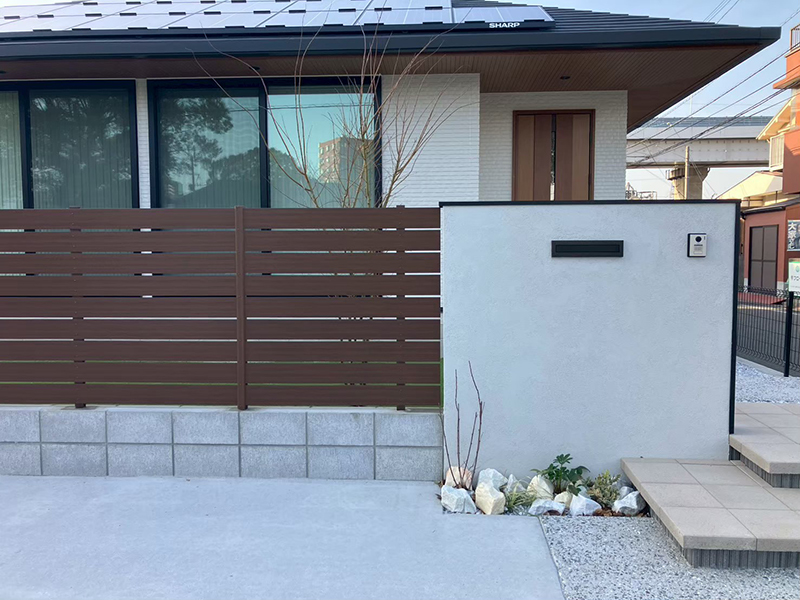 玄関前（来客時の視線対策）、目隠しフェンス